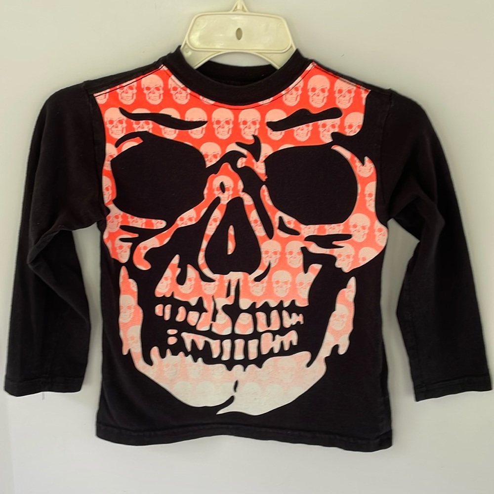 Halloween Kids Size 4-5 Tee shirt Long Sleeve  Glowing Skull